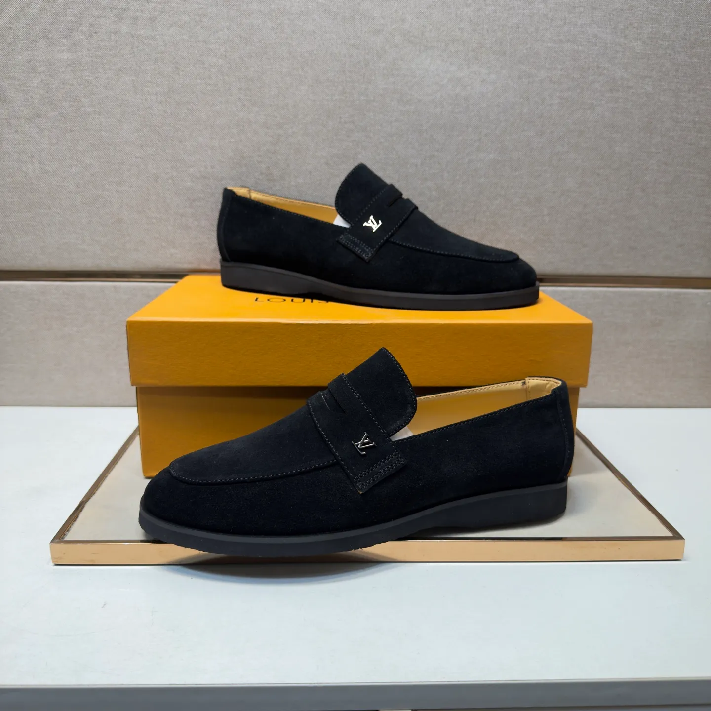 Men's men's shoes 💰pp442 [LV～] Men's casual shoes 2026z cabinet sales simultaneously 🔶Size: 38-44 #️⃣ 🔷4 colors🔜The upper is made of cowhide stitching ➕Cowhide lining, comfortable and breathable, sole: original comfortable and wear-resistant outsole, ⚠️real thing📱photographed🎬real thing is better📢📢📢
